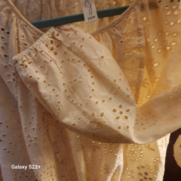 JOIE NWT med cream colored eyelet embroidered top. - Picture 13 of 14